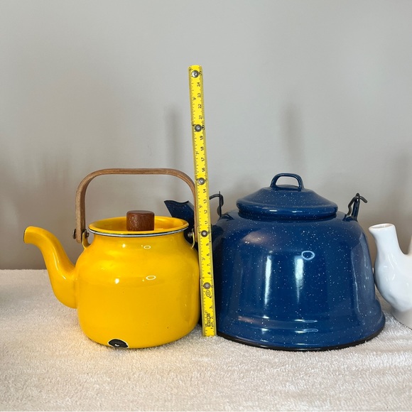 Quartet of Vintage Teapots and Tea Kettle - Picture 6 of 10